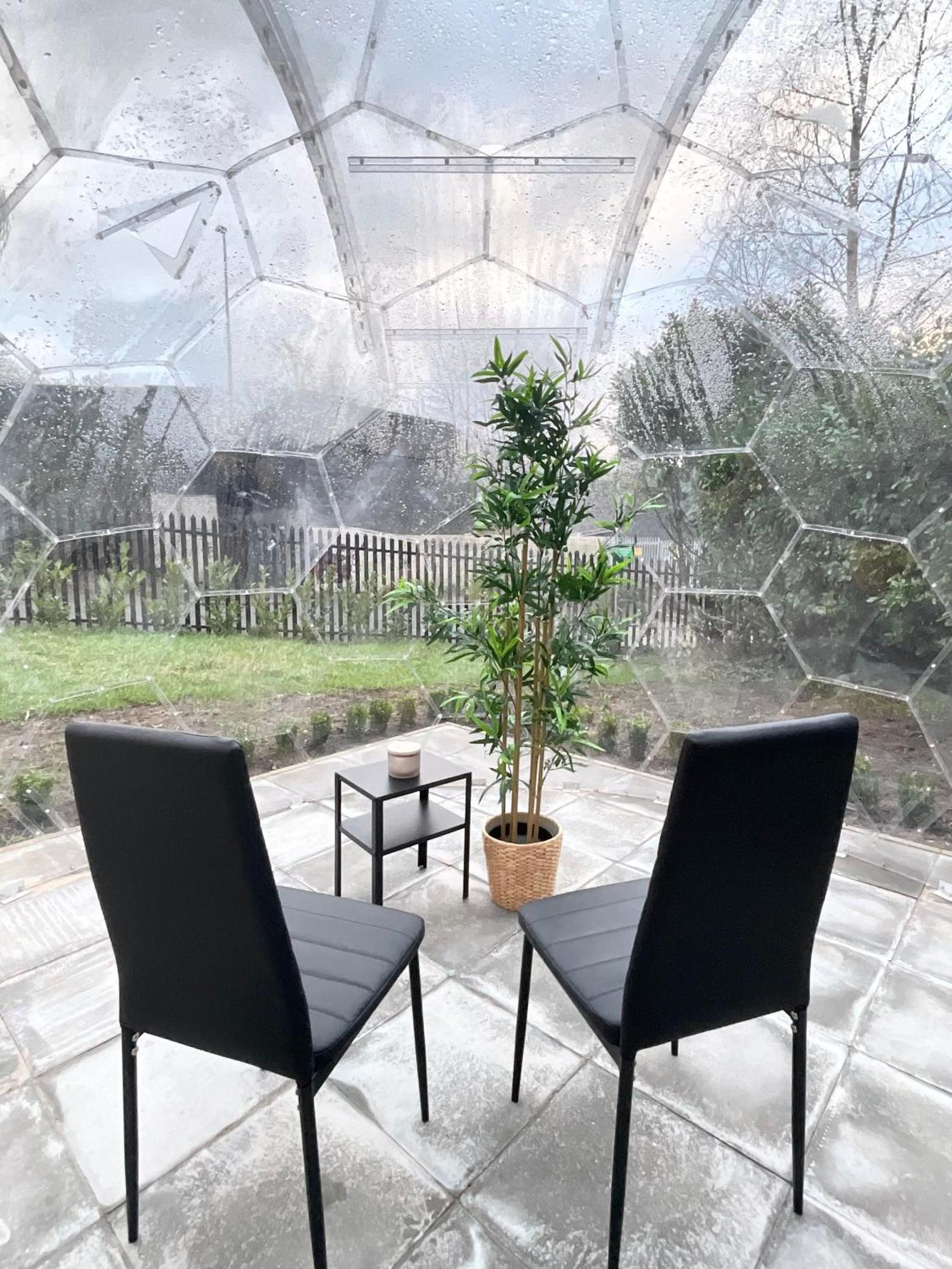 Private Garden Apartment With Geodome Manchester Ngoại thất bức ảnh