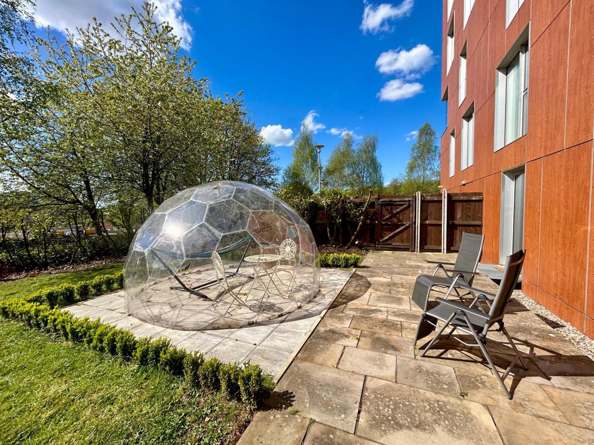 Private Garden Apartment With Geodome Manchester Ngoại thất bức ảnh